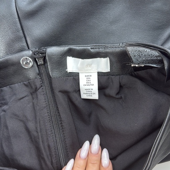 H&M Black Faux Leather Mini Skirt – Size 6 (EU 38) - Picture 7 of 10